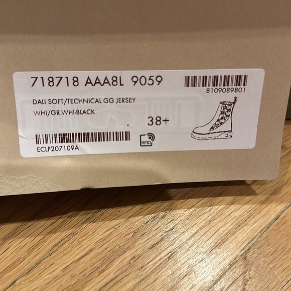GUCCI BOOTS NEW IN BOX - DALI SOFT CALFSKIN GG MONOGRAM ANKLE BOOTS - SIZE 38 - Picture 2 of 6